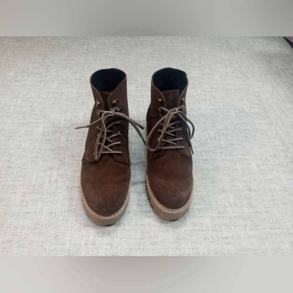Propét Size‎ 8.boots are perfect for any stylish man. The orown suede